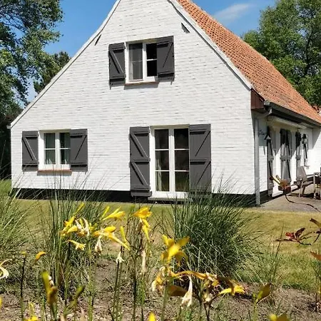 't Zeehuysje Holiday home *